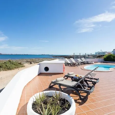 Villa Beachfront Remos: Lobos Island View & Private Pool *