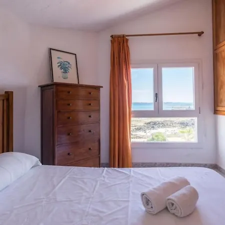 Beachfront Remos: Lobos Island View & Private Pool Villa