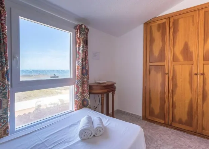 ヴィラ Remos With Beachfront Views Private Heated Pool Fast Wifi Bbq By Amazzzing Travel ラ・オリーバ