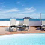 Corralejo Beachfront Remos With Private Heated Pool, Fast Wifi, Bbq By Amazzzing Travel - Newly Updated Facilities 2026 Βίλα La Oliva